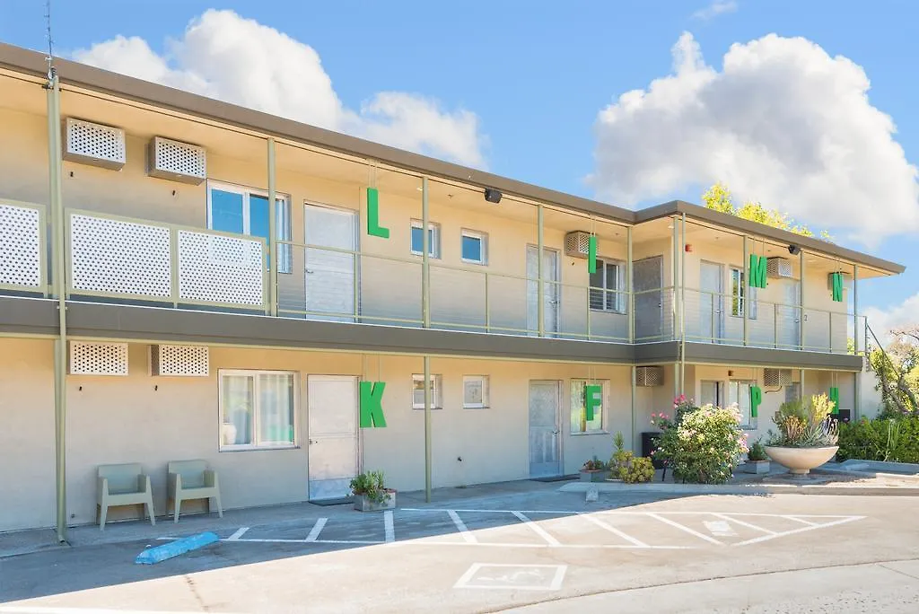 The Greens Hotel On Del Paso contacts